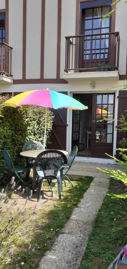 Triplex avec jardinet - wifi - à 400m de la plage Courseulles-sur-Mer Esterno foto