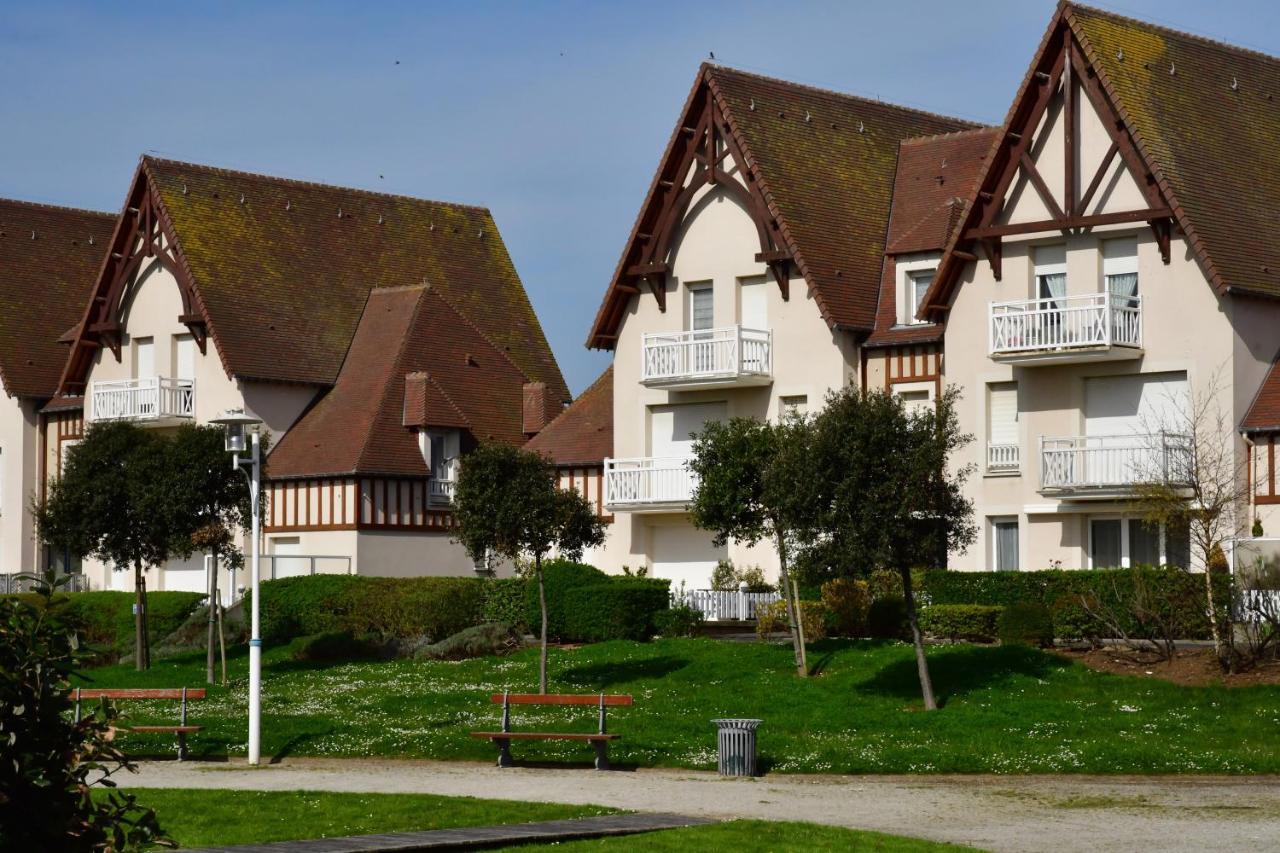 Triplex avec jardinet - wifi - à 400m de la plage Courseulles-sur-Mer Esterno foto
