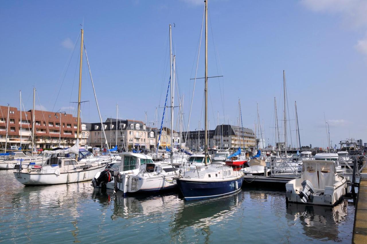 Triplex avec jardinet - wifi - à 400m de la plage Courseulles-sur-Mer Esterno foto